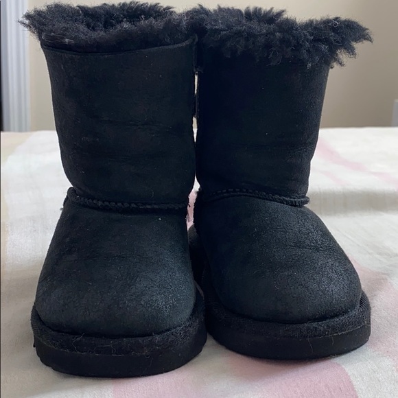 Girl UGG Bailey Bow II boots - Picture 2 of 4
